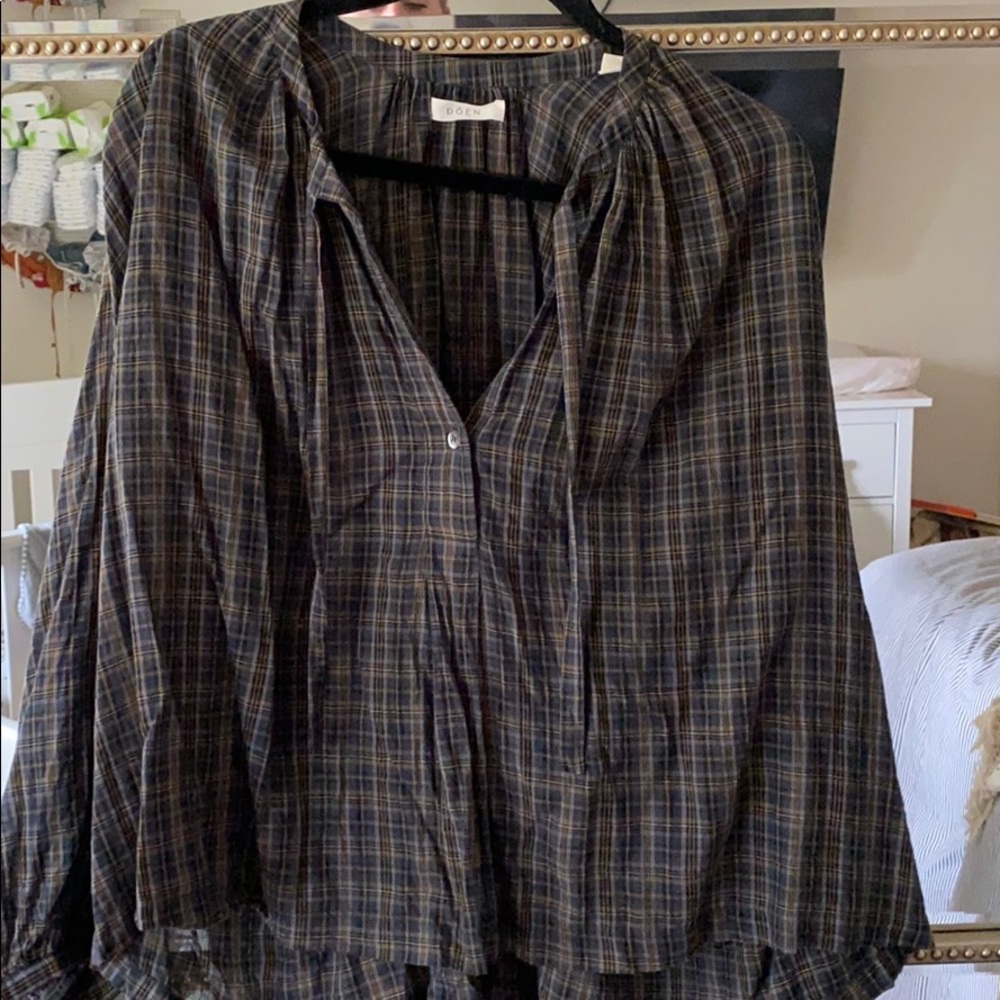 Doen blouse size medium.